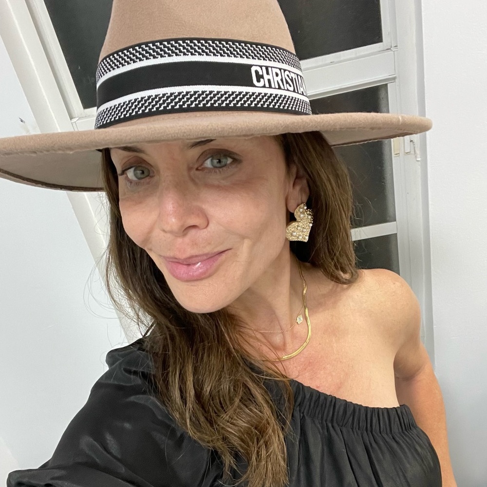 Meet your Posher, Sharon